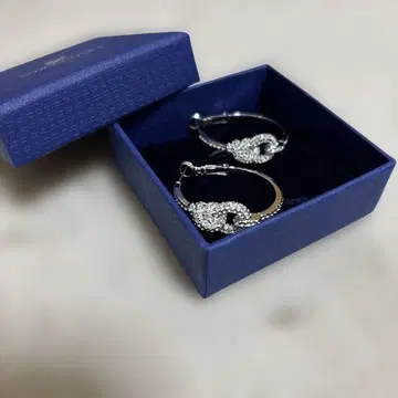 SWAROVSKI 후프 귀걸이 크리스탈 포함