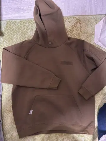 브라운 후드 부착 후드티 로고 자수