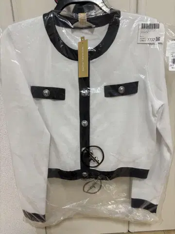 화이트/블랙 버튼 달린 포켓 긴팔 상의 L