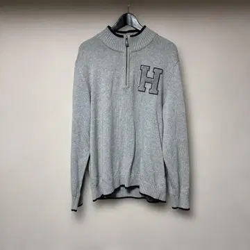 타미힐피거 하프 지퍼 니트 스웨터 H 로고