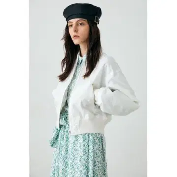 화이트 봄버 자켓 집업