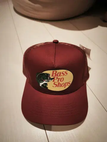 Bass Pro Shops 빨간색 트래커 캡