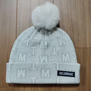 TAYLORMADE 폼폼 포함 니트 모자