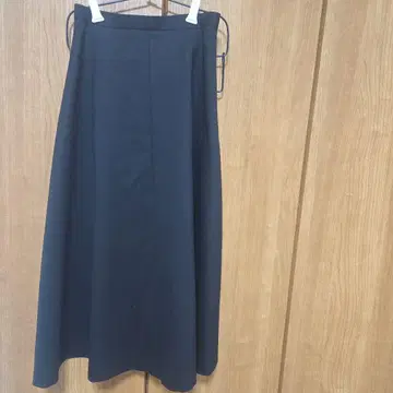 블랙 플레어 스커트 무릎 기장