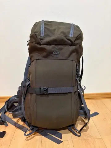 PLUS ONE WORKS mate38 백팩 올리브 그린