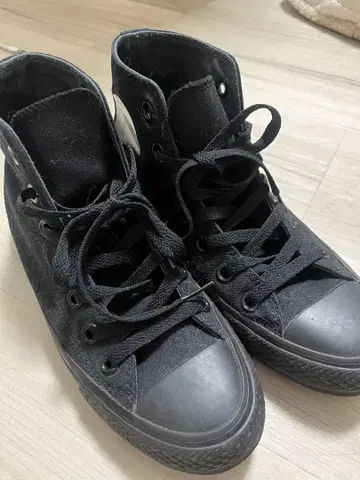 CONVERSE 블랙 하이컷 스니커즈