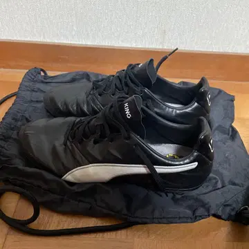 푸마 킹 블랙 축구화