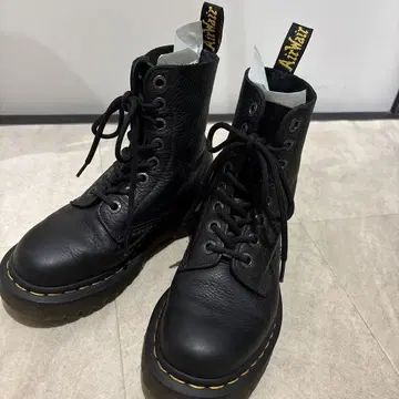 Dr.Martens 8홀 부츠
