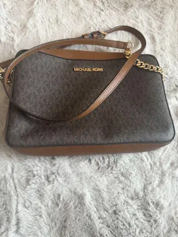 MICHAEL KORS 브라운 숄더백