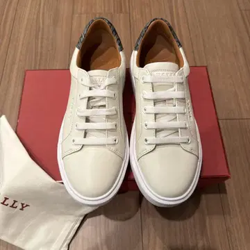 미사용 새상품 BALLY 천연 가죽 스니커즈 36