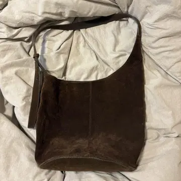ZARA 비대칭 소프트 프릿 스웨이드 버킷 백
