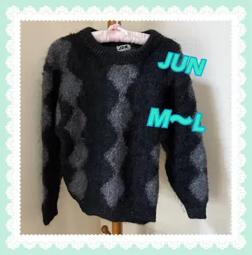 JUN 블랙과 그레이의 다이아몬드 무늬 스웨터