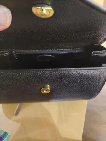 블랙 가죽 숄더백 플랩식