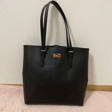 [ MICHAEL KORS ] 블랙 토트백 골드 금장 장식 A4 수납