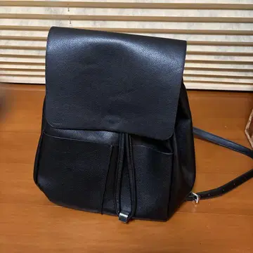 자라 ZARA 블랙 플랩식 백팩