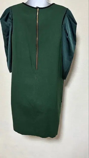 Loungedress 그린 퍼프 슬리브 원피스