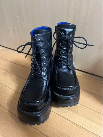통굽 블랙 하이컷 부츠 파랑 내부
