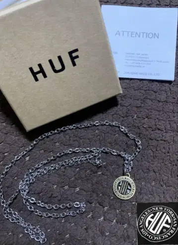 새상품급 HUF 하프 실버 목걸이