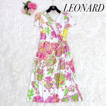 새상품급 레오나르 꽃무늬 카슈쿨 반팔 원피스 무릎 기장 42 화이트