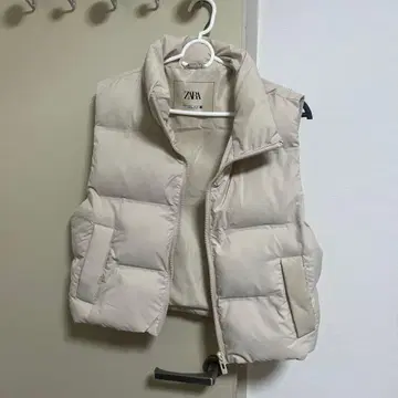 ZARA 베이지 다운 베스트 S 사이즈