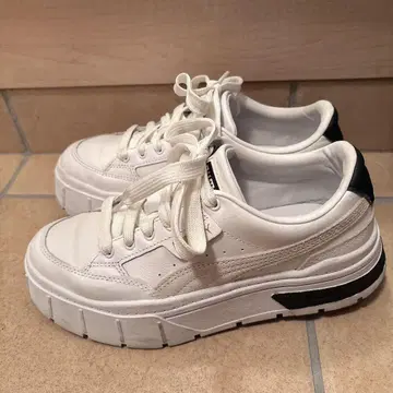 PUMA 플랫폼 스니커즈 화이트