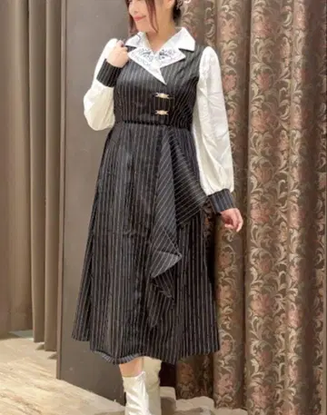 옷깃 자수 스트라이프 원피스