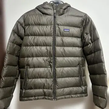 새상품급 patagonia 후드 부착 다운 자켓 M 사이즈
