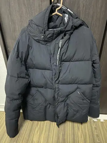 RVCA 블랙 다운 자켓 후드 부착