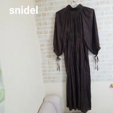 SNIDEL 플리츠 디자인 원피스