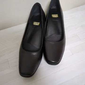 컨디션 최상 잉그 블랙 펌프스 22.0cm