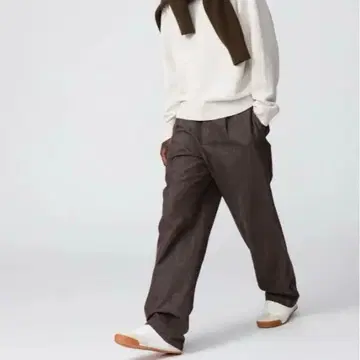 UNIQLO 다크 브라운 스트레이트 데님 85 턱 스트레이트 팬츠
