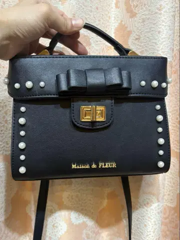 Maison de FLEUR 블랙 숄더백