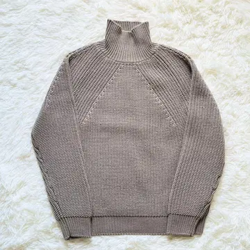 BATONER SIGNATURE 울 하이넥 니트 베이지