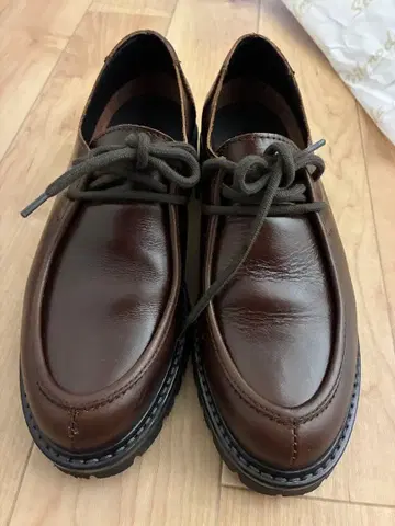 브라운 가죽 로퍼