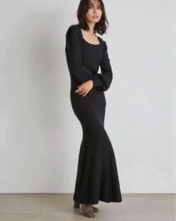 SNIDEL 스퀘어넥 머메이드 니트 원피스 블랙