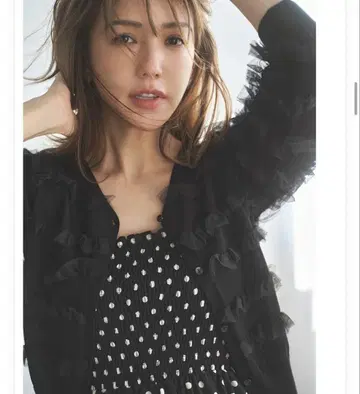 미카 씨 노스탤지어 콜라보 프릴 가디건