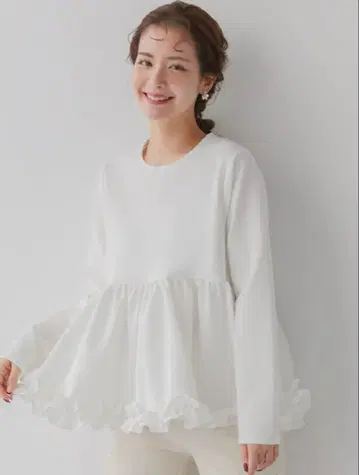fitmore 핏모어 밑단 프릴 페플럼 상의 화이트