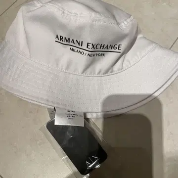 Armani Exchange 화이트 버킷햇