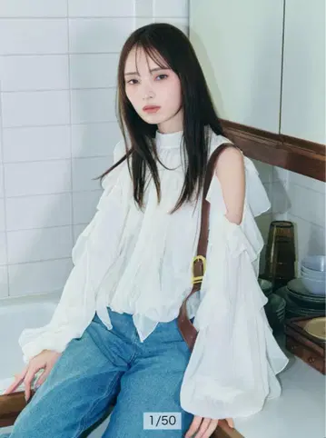 [ 미사용 새상품 ] 오프숄더 프릴 시어 블라우스