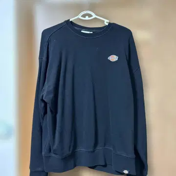 블랙 라운드넥 트레이닝복