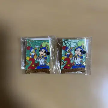 디즈니씨 2주년 기념 핀 배지 2개 세트