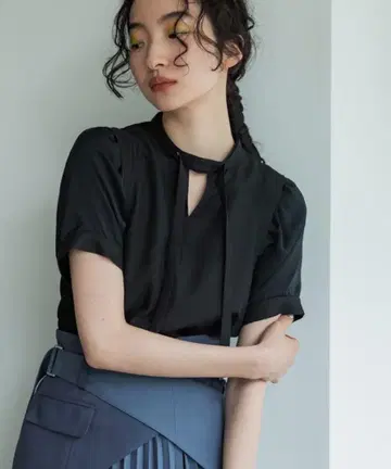 유나이티드 도쿄 도킹 퍼프 슬리브 블라우스 블랙