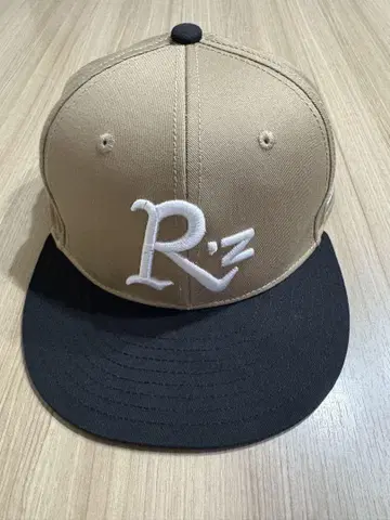 R'z 야구 모자 베이지와 블랙