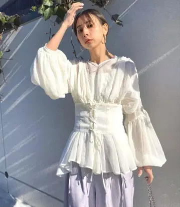 MEDI RELAXING ELEGANT BLOUSE AMERI