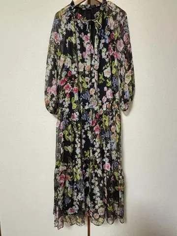 이사로 인해 11/30 종료 ZARA 플로럴 프린트 드레스