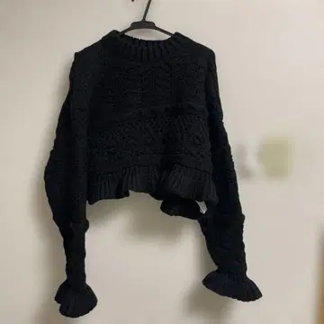 ZARA 자라 열쇠 니트 숏 기장 프릴 니트 블랙