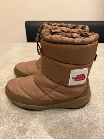 THE NORTH FACE 브라운 다운 부츠