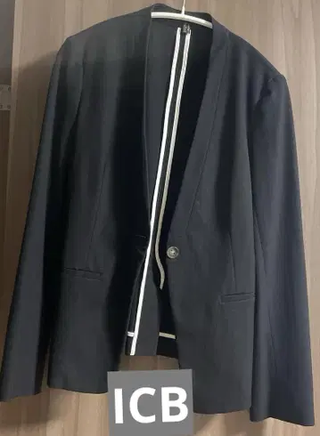 블랙 테일러드 자켓 아이씨비