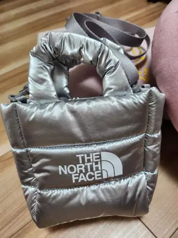 THE NORTH FACE 플랜피 토트백 실버