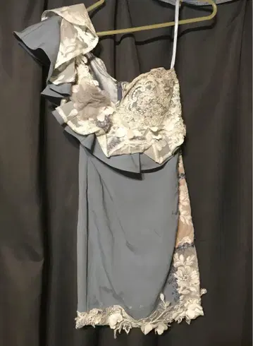 ROBE de FLEUR 그레이 프릴 드레스